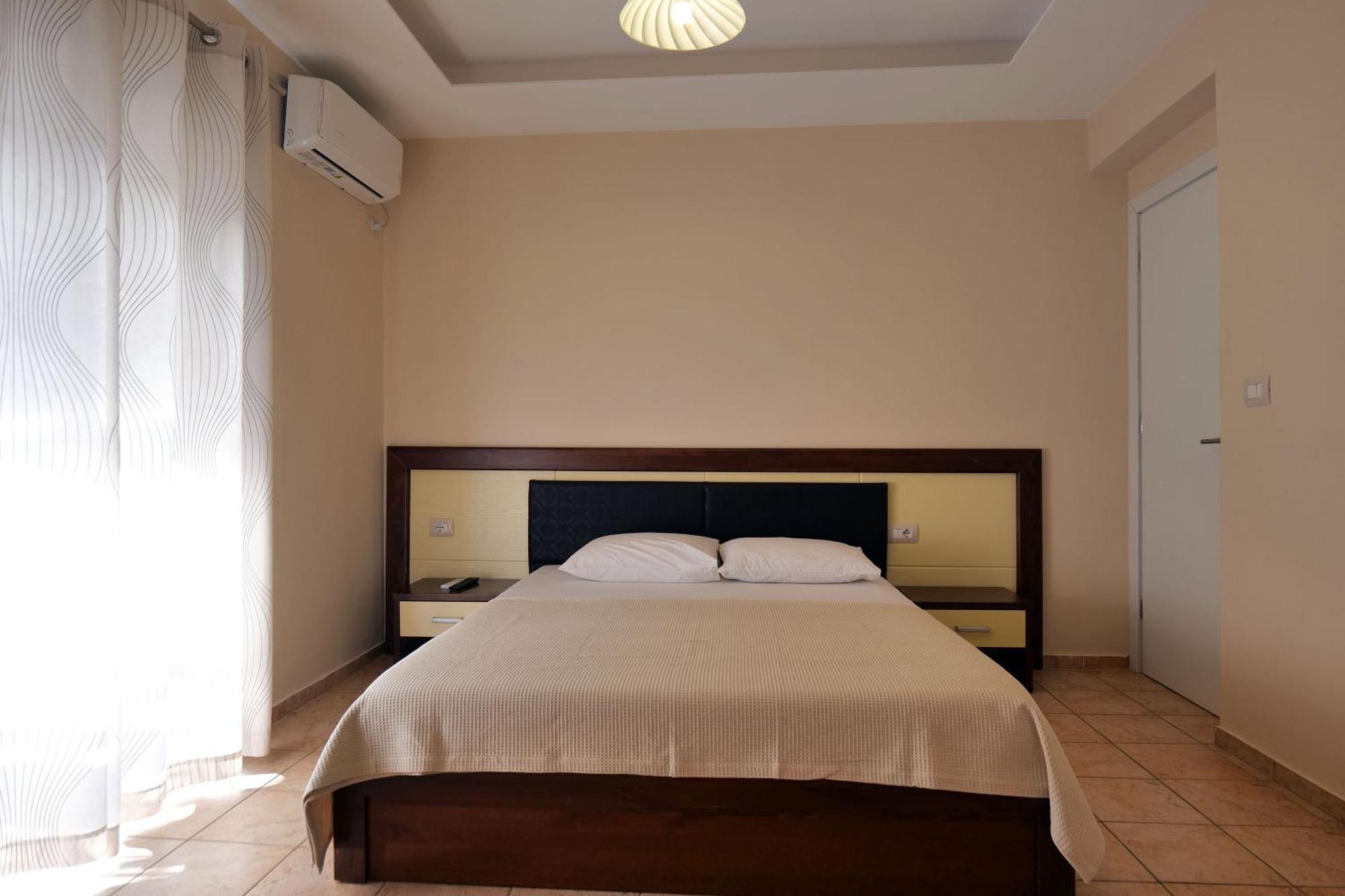 Hotel Jali Himare Esterno foto