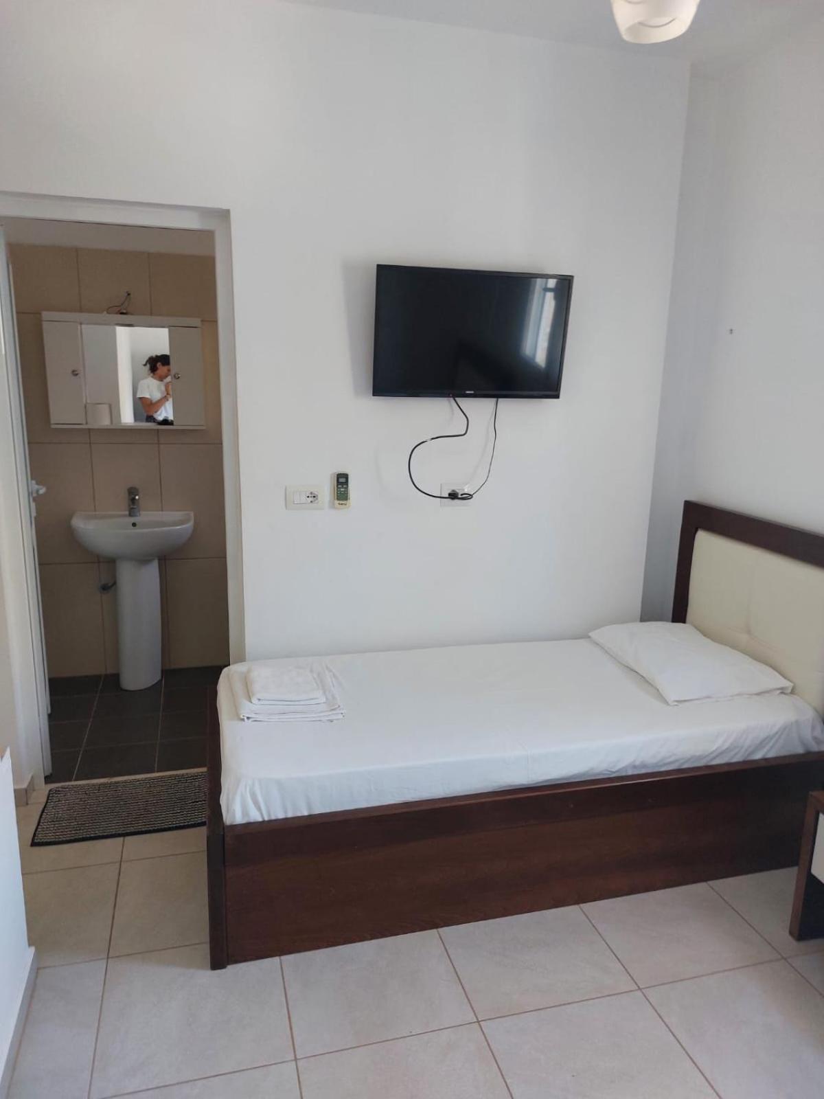Hotel Jali Himare Esterno foto