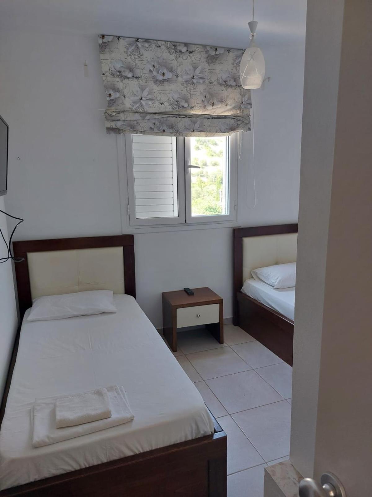 Hotel Jali Himare Esterno foto